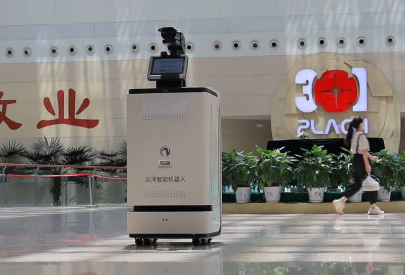 陜西省消毒機器人在醫(yī)院巡邏消殺