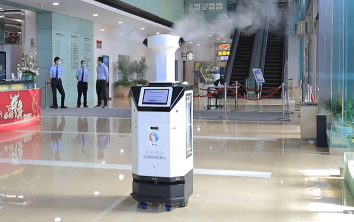 湖北省消毒機器人正在辦公樓內(nèi)殺毒圖片