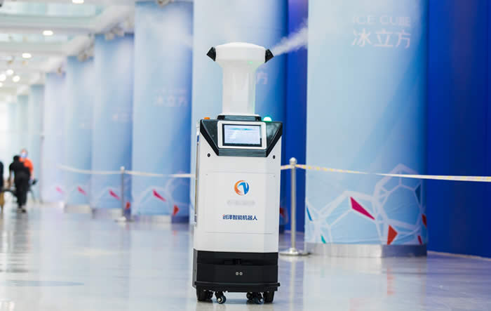 海南省消毒機(jī)器人在冰立方消殺場景圖片