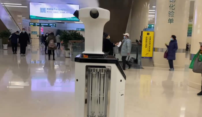 山東防疫消殺機(jī)器人醫(yī)院消毒圖片