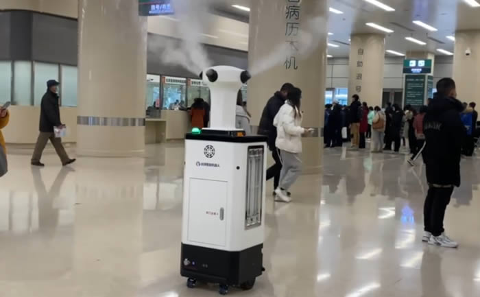 山東消殺防疫機(jī)器人應(yīng)用實(shí)景圖片