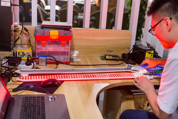 努力認(rèn)真工作